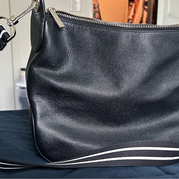 Black cross body bag/purse with black &white straps - Picture 3 of 3